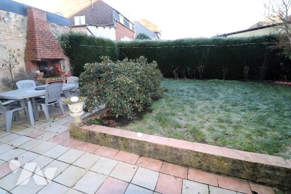 Exclusivité !
En centre-ville, venez découvrir cette charmante maison, 3 chambres, garage, jardin.