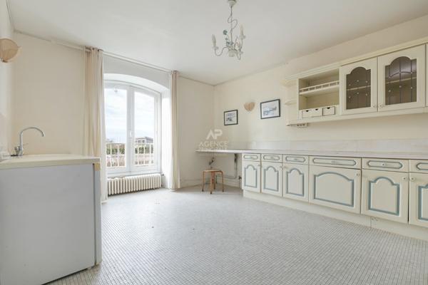 Versailles Glatigny - Maison 12 pièces 307 m² habitables sur parcelle de 1240 m² avec studio aménagé et garage €1 990 000 ** - Référence 26462