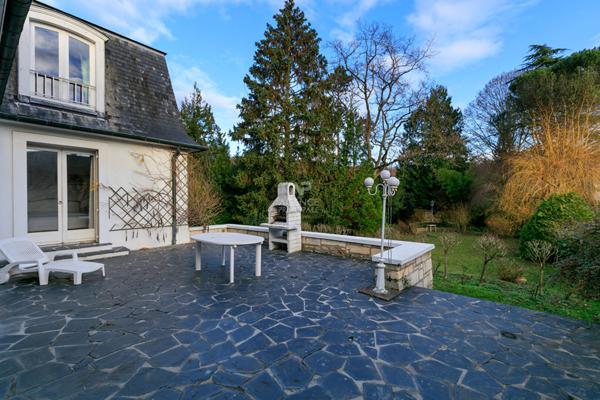 Versailles Glatigny - Maison 12 pièces 307 m² habitables sur parcelle de 1240 m² avec studio aménagé et garage €1 990 000 ** - Référence 26462