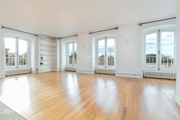 Versailles Glatigny - Maison 12 pièces 307 m² habitables sur parcelle de 1240 m² avec studio aménagé et garage €1 990 000 ** - Référence 26462