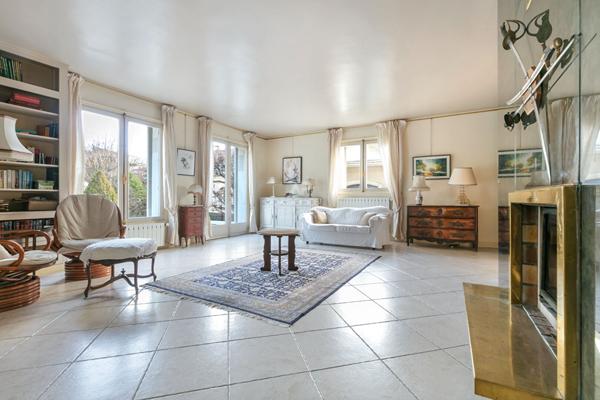 Versailles Glatigny - Maison 12 pièces 307 m² habitables sur parcelle de 1240 m² avec studio aménagé et garage €1 990 000 ** - Référence 26462