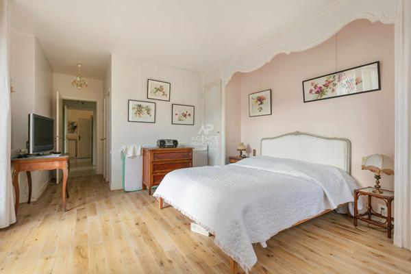 Versailles Glatigny - Maison 12 pièces 307 m² habitables sur parcelle de 1240 m² avec studio aménagé et garage €1 990 000 ** - Référence 26462