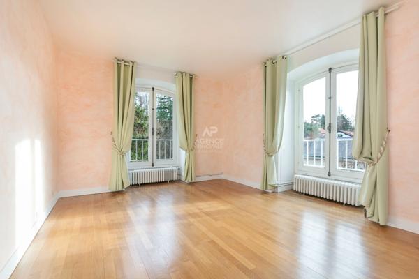 Versailles Glatigny - Maison 12 pièces 307 m² habitables sur parcelle de 1240 m² avec studio aménagé et garage €1 990 000 ** - Référence 26462