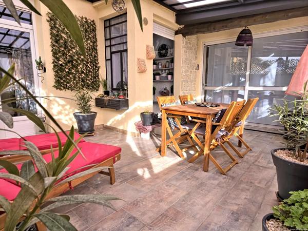 Appartement en ville : terrasse, garage et vue sur la colline !