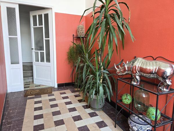 Appartement en ville : terrasse, garage et vue sur la colline !