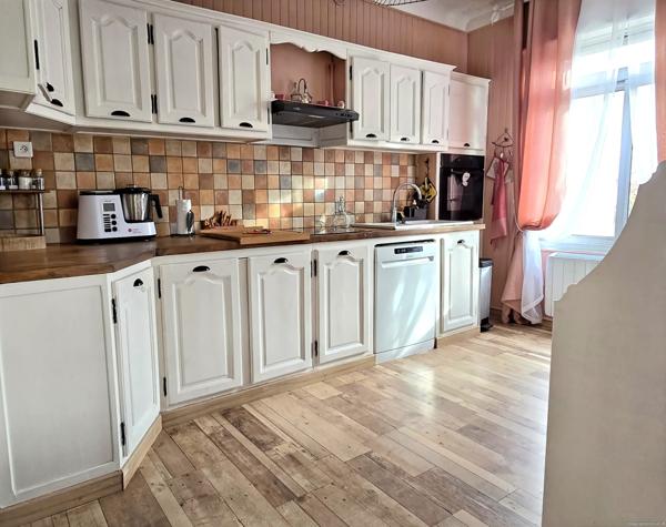 Appartement en ville : terrasse, garage et vue sur la colline !