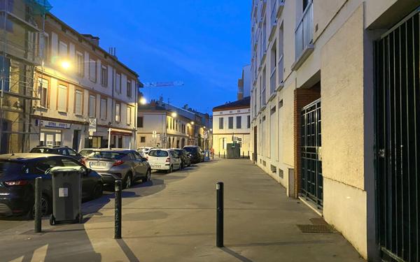 Stationnement à louer    8 m2 Toulouse