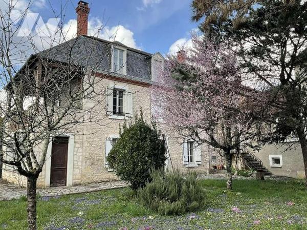 A VENDRE : Grande maison en pierre datant de 1901 dans SOUILLAC (Lot - 46) avec beau jardin de ...