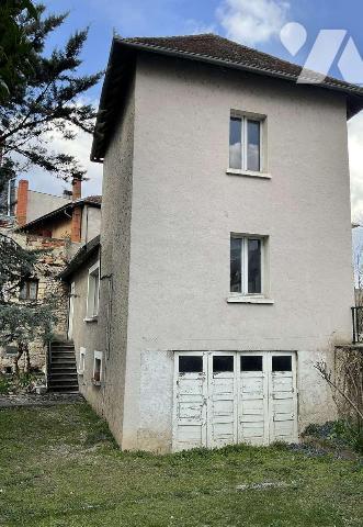 A VENDRE : Grande maison en pierre datant de 1901 dans SOUILLAC (Lot - 46) avec beau jardin de ...