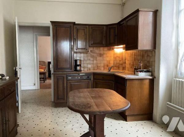 A VENDRE : Grande maison en pierre datant de 1901 dans SOUILLAC (Lot - 46) avec beau jardin de ...
