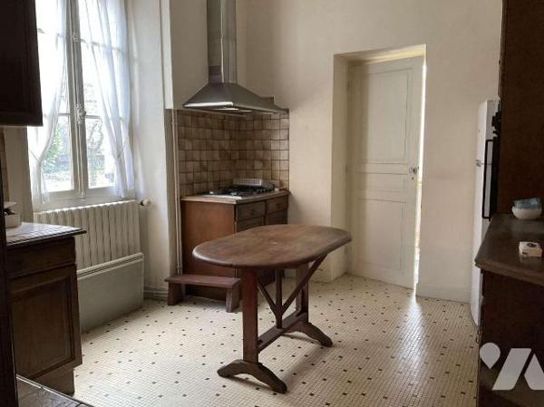 A VENDRE : Grande maison en pierre datant de 1901 dans SOUILLAC (Lot - 46) avec beau jardin de ...