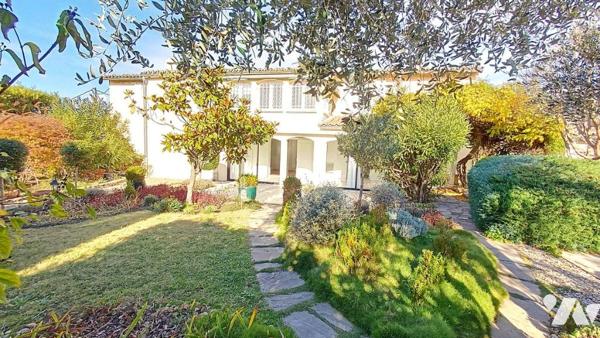 Villa traditionnelle avec piscine et son jardin paysagé de 1500 m² à UZES
