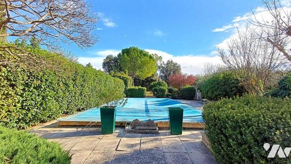 Villa traditionnelle avec piscine et son jardin paysagé de 1500 m² à UZES