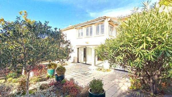 Villa traditionnelle avec piscine et son jardin paysagé de 1500 m² à UZES