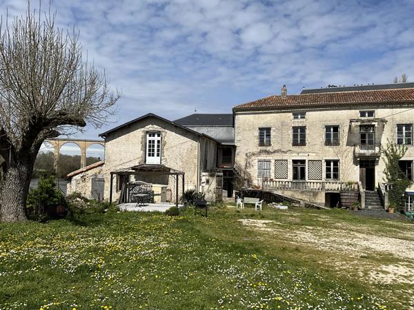 Bien rare et unique: Château à rénover situé sur une île