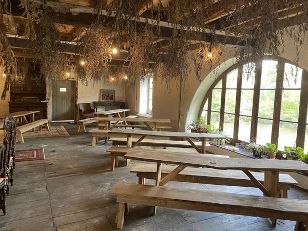 Bien rare et unique: Château à rénover situé sur une île
