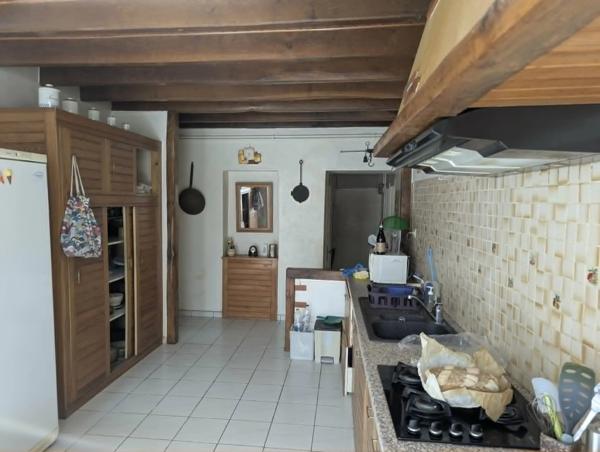 Propriété rurale pleine de caractère avec de vastes dépendances, étang et grands jardins