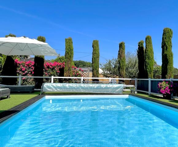 Belle Maison Présentée avec Appartement d’Amis, Piscine et Jardin Clos
