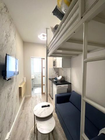 Vente                                                      Appartement
                        
                     1 pièces                      9 m2                     à Paris 16