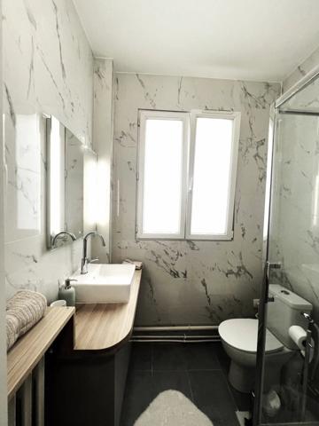 Vente                                                      Appartement
                        
                     1 pièces                      9 m2                     à Paris 16
