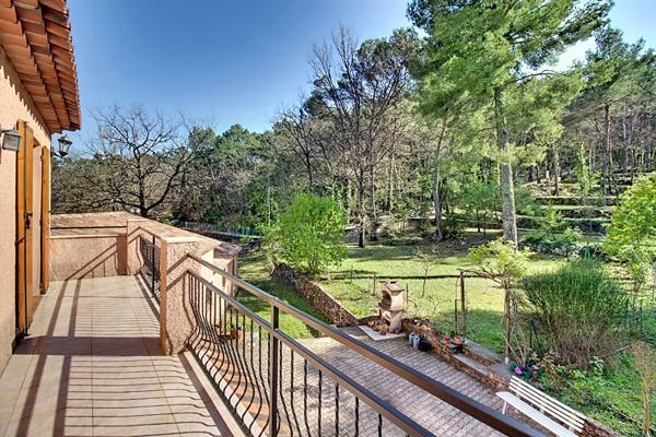 A VENDRE A CALLAS - MAISON de type T6/7 de 170m² environ sur grand terrain et double garage