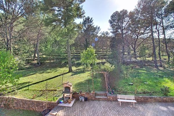 A VENDRE A CALLAS - MAISON de type T6/7 de 170m² environ sur grand terrain et double garage