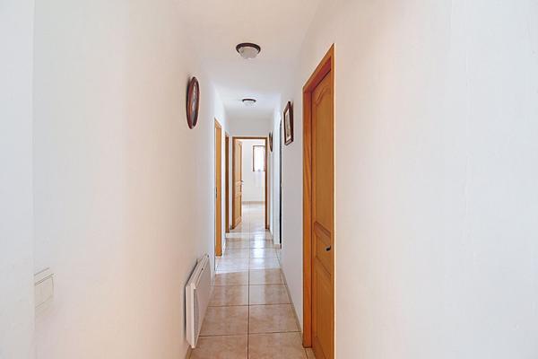 A VENDRE A CALLAS - MAISON de type T6/7 de 170m² environ sur grand terrain et double garage