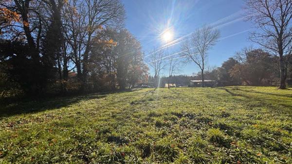 Terrain constructible de 2 215m² à Chancelade