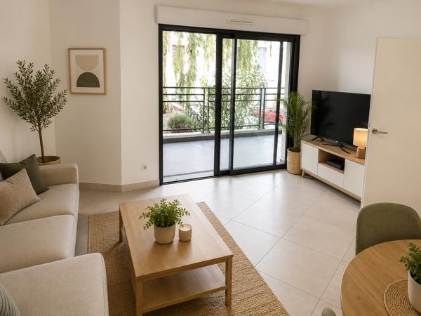 Appartement
         2 pièces
        - 44 m² 420 000 € *