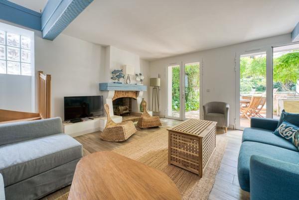MAISON RÉNOVÉE AU CALME ABSOLU, TOUT À PIED