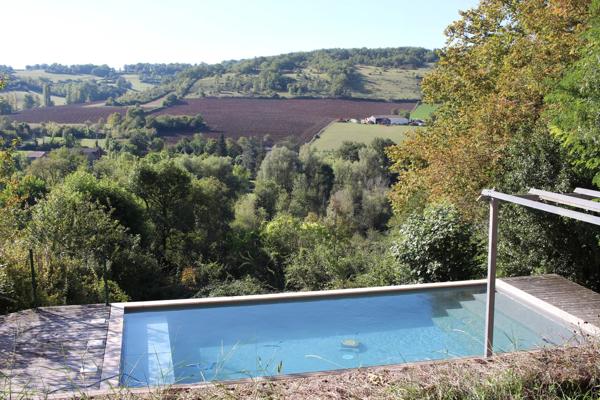 Élégant ancien presbytère avec annexe pour invités, piscine à débordement et vues panoramiques