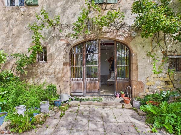 Élégant ancien presbytère avec annexe pour invités, piscine à débordement et vues panoramiques