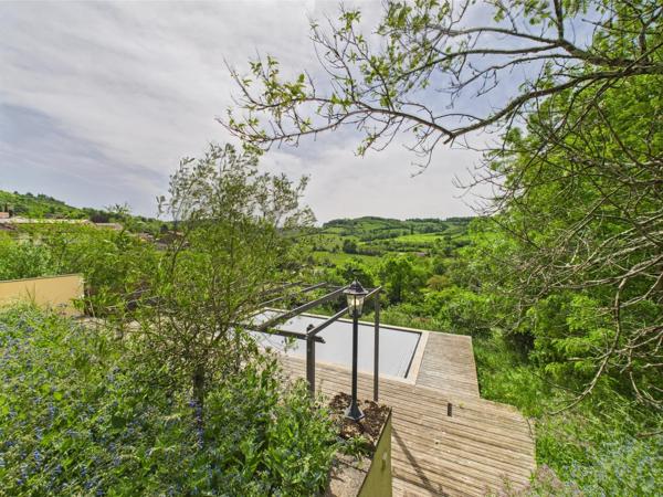 Élégant ancien presbytère avec annexe pour invités, piscine à débordement et vues panoramiques