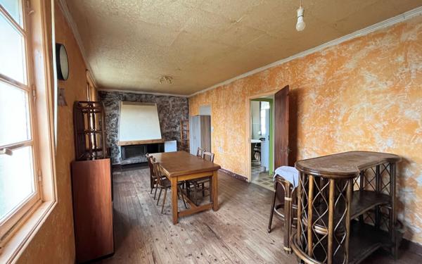 Maison à vendre    4 pièces • 78,42 m2 Carhaix-Plouguer