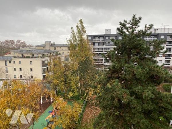 COURBEVOIE DERNIER ETAGE 2P BALCON CAVE PARKING