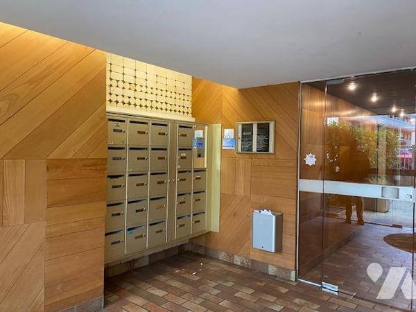 COURBEVOIE DERNIER ETAGE 2P BALCON CAVE PARKING