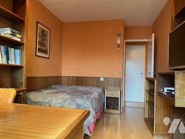 COURBEVOIE DERNIER ETAGE 2P BALCON CAVE PARKING