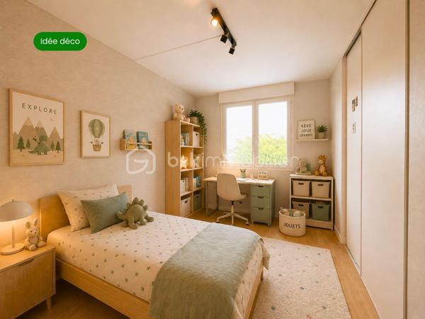 Découvrez ce CHARMENT appartement 4 pièces de 76m2, situé au PLATEAU D'AVRON dans une zone CALME ET PAVILLONAIRE, idéal pour une famille ou un jeune couple en quête de sérénité.

Au 2eme et dernier étage d'une petite copropriété très bien entretenue de 12 lots, ce bien vous séduira par sa luminosité et son absence totale de vis-à-vis, garantissant calme et intimité quotidien.

L' appartement se compose d'une entrée séparée avec de nombreux rangements, pratique et fonctionnelle.
L'agencement distingue parfaitement l'espace de vie de l'espace nuit.
Le séjour de 18m2, SPACIEUX et LUMINEUX, bénéficie d'un accès direct au BALCON et communique avec la cuisine grâce à une large ouverture de type passe plat.
Ce mur n'étant pas porteur, il offre la possibilité d'ouvrir davantage l'espace afin de créer une belle pièce de vie selon vos envies.

Coté nuit vous y trouverez 3 BELLES CHAMBRES AVEC RANGEMENTS de 10,88 m2 et de 11,36m2, une des chambres dispose d'un BALCON.
L'espace est complété par une SDB et WC séparé.

Le bien comprend également un GARAGE d’environ 15m2, une CAVE d'environ 6m2 et d'un SECHOIR pouvant faire office d'une 2eme CAVE.

Les ++ :

RAPID MARKET 
Boulangerie et PIZZERIA
BAR TABAC et Relais Colis 
Centre Médical  
Cinéma, un marché couvert TOUS LES VENDREDIS MATIN et une MICRO CRECHE.
A 1 mn à pied de l'école Elémentaire Edouard HERRIOT.
A 1 mn à pied de la Maternelle Paul LETOMBE.
A 1 mn du Bus 114 qui dessert le RER A en 16mn et à 12 mn du RER E le Raincy Villemomble.
A 5 mn du PARC DES COTEAUX D'AVRON