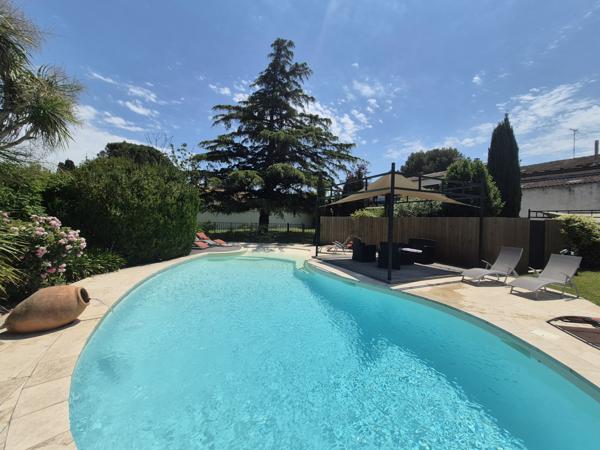 Eyragues (13630) EYRAGUES (13630) - PROPRIETE AVEC HABITATION + 3 GITES SUR TERRAIN AVEC PISCINE