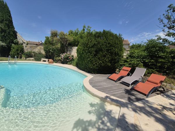 Eyragues (13630) EYRAGUES (13630) - PROPRIETE AVEC HABITATION + 3 GITES SUR TERRAIN AVEC PISCINE