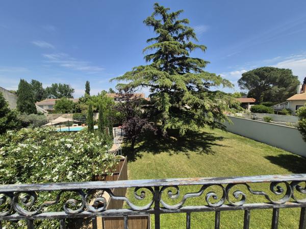 Eyragues (13630) EYRAGUES (13630) - PROPRIETE AVEC HABITATION + 3 GITES SUR TERRAIN AVEC PISCINE