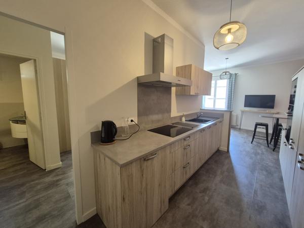 Eyragues (13630) EYRAGUES (13630) - PROPRIETE AVEC HABITATION + 3 GITES SUR TERRAIN AVEC PISCINE