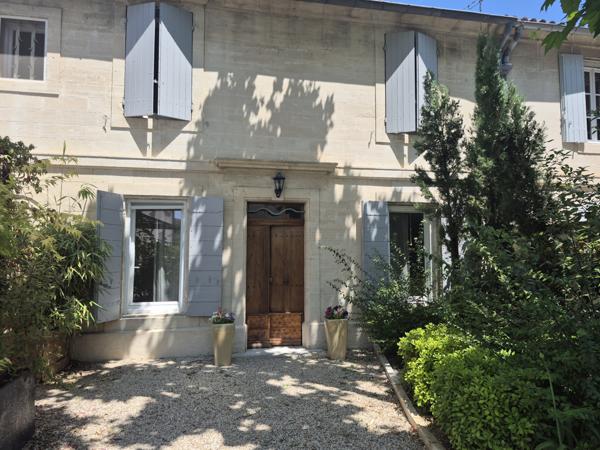 Eyragues (13630) EYRAGUES (13630) - PROPRIETE AVEC HABITATION + 3 GITES SUR TERRAIN AVEC PISCINE