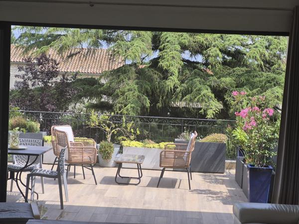 Eyragues (13630) EYRAGUES (13630) - PROPRIETE AVEC HABITATION + 3 GITES SUR TERRAIN AVEC PISCINE