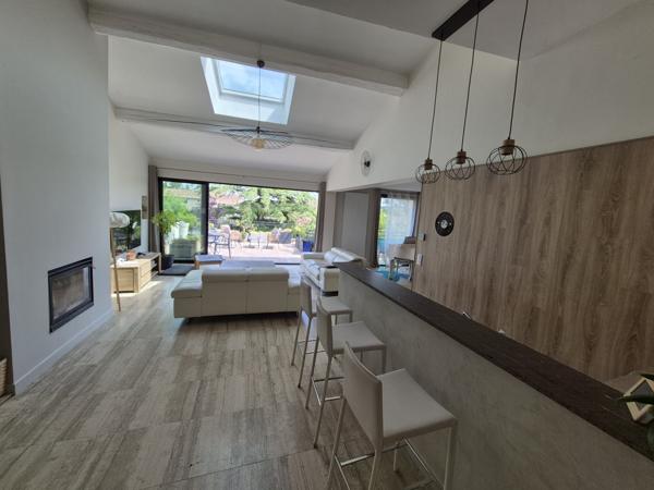 Eyragues (13630) EYRAGUES (13630) - PROPRIETE AVEC HABITATION + 3 GITES SUR TERRAIN AVEC PISCINE