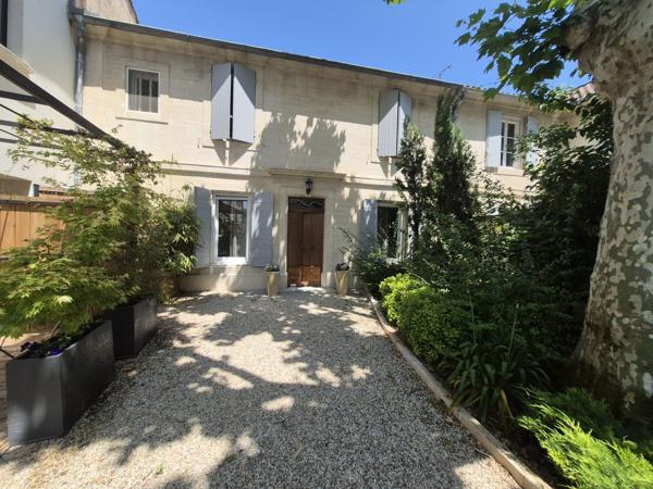 Eyragues (13630) EYRAGUES (13630) - PROPRIETE AVEC HABITATION + 3 GITES SUR TERRAIN AVEC PISCINE