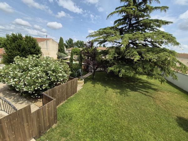 Eyragues (13630) EYRAGUES (13630) - PROPRIETE AVEC HABITATION + 3 GITES SUR TERRAIN AVEC PISCINE