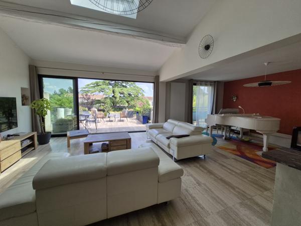 Eyragues (13630) EYRAGUES (13630) - PROPRIETE AVEC HABITATION + 3 GITES SUR TERRAIN AVEC PISCINE