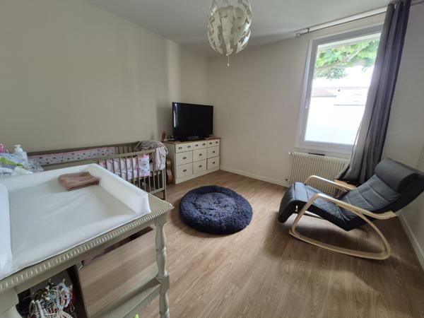 Eyragues (13630) EYRAGUES (13630) - PROPRIETE AVEC HABITATION + 3 GITES SUR TERRAIN AVEC PISCINE