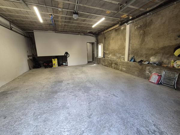 Eyragues (13630) EYRAGUES (13630) - PROPRIETE AVEC HABITATION + 3 GITES SUR TERRAIN AVEC PISCINE